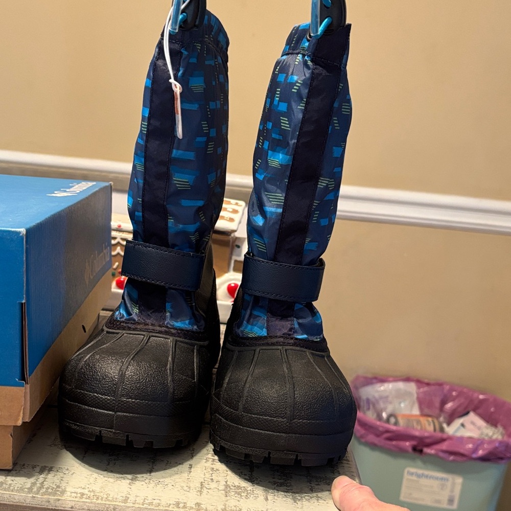 Columbia Blue and Black Insulated Boots